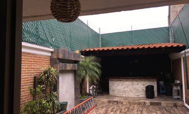 RENTO casa pequeña,con ámplia terraza, enfrente de Mundo E,  Viveros de la Loma,