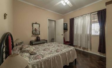 Casa 4 amb lote propio con jardin, fondo y pileta