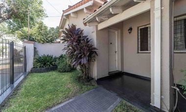Casa 4 amb lote propio con jardin, fondo y pileta
