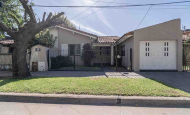 Casa 4 amb lote propio con jardin, fondo y pileta