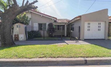 Casa 4 amb lote propio con jardin, fondo y pileta