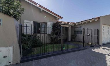 Casa 4 amb lote propio con jardin, fondo y pileta