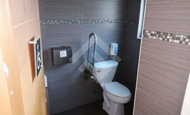 Local Comercial en Arriendo en a pasos de la Clínica Los Andes