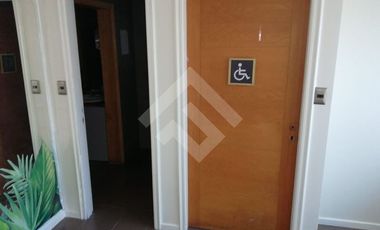 Local Comercial en Arriendo en a pasos de la Clínica Los Andes