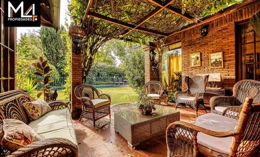 Casa en Venta en Santa Maria de Manquehue/ Camino Agua del Palo