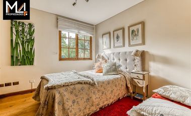 Casa en Venta en Santa Maria de Manquehue/ Camino Agua del Palo