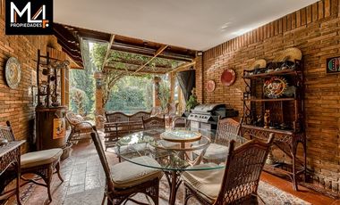 Casa en Venta en Santa Maria de Manquehue/ Camino Agua del Palo