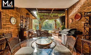 Casa en Venta en Santa Maria de Manquehue/ Camino Agua del Palo