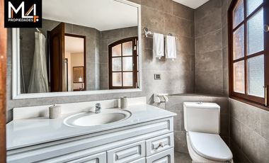 Casa en Venta en Santa Maria de Manquehue/ Camino Agua del Palo