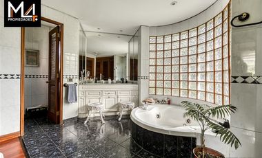 Casa en Venta en Santa Maria de Manquehue/ Camino Agua del Palo