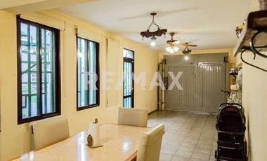 Venta - Casa con dpto independiente - Neuquen Cap.