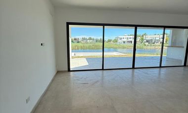 Alquiler de espectacular casa en El Naudir Escobar