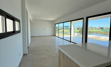 Alquiler de espectacular casa en El Naudir Escobar
