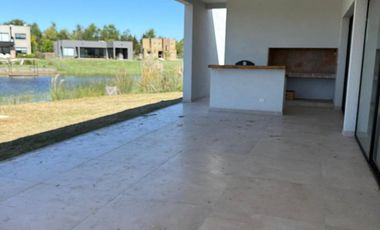 Alquiler de espectacular casa en El Naudir Escobar