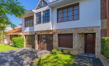 VENTA CASA 7 AMB SOBRE 2 LOTES