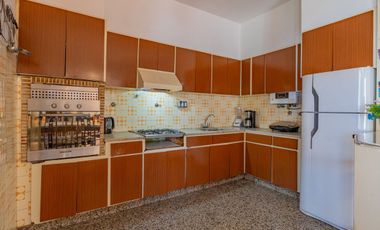 VENTA CASA 7 AMB SOBRE 2 LOTES