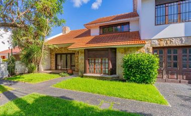 VENTA CASA 7 AMB SOBRE 2 LOTES
