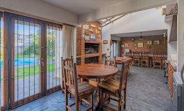 VENTA CASA 7 AMB SOBRE 2 LOTES