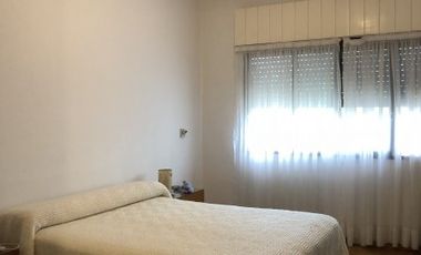 EXCELENTE CASA MULTI FAMILIAR  - MUY BUENA ZONA - BOULOGNE-  son 3 ph en un lote