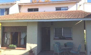 EXCELENTE PROPIEDAD - PERMUTA CASA / LOTE BARRIO CERRADO en CANNING