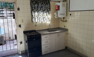 CASA DE 3 AMB CON PARQUE Y ENTRADA DE AUTO