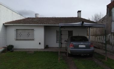 CASA DE 3 AMB CON PARQUE Y ENTRADA DE AUTO