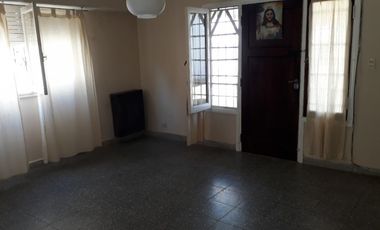 CASA DE 3 AMB CON PARQUE Y ENTRADA DE AUTO