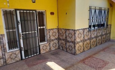 Casa / PH en Venta Bernal Oeste