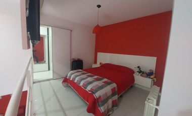 VENTA IMPECABLE DEPARTAMENTO  AMOBLADO Y COCHERA CENTRO DE MERLO