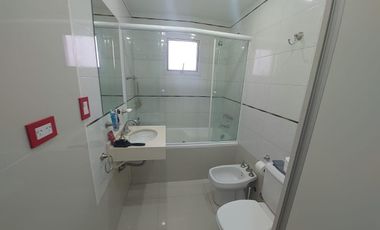 VENTA IMPECABLE DEPARTAMENTO  AMOBLADO Y COCHERA CENTRO DE MERLO