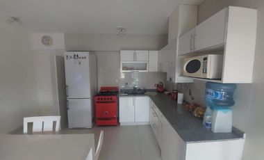 VENTA IMPECABLE DEPARTAMENTO  AMOBLADO Y COCHERA CENTRO DE MERLO