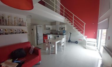 VENTA IMPECABLE DEPARTAMENTO  AMOBLADO Y COCHERA CENTRO DE MERLO