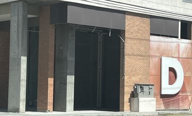 Renta o Venta local en plaza a pie de Av. M. Ordoñez, Lechugal, Santa Catarina