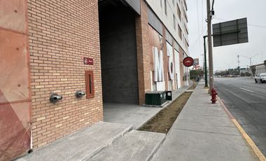 Renta o Venta local en plaza a pie de Av. M. Ordoñez, Lechugal, Santa Catarina