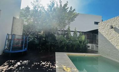 Residencia   paneles. amueblada en Privada  Yucatán Country Club  en Mérida, Yuc