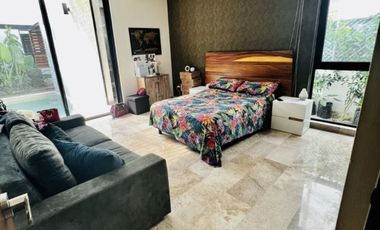 Residencia   paneles. amueblada en Privada  Yucatán Country Club  en Mérida, Yuc
