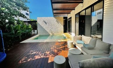 Residencia   paneles. amueblada en Privada  Yucatán Country Club  en Mérida, Yuc