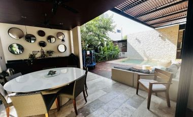 Residencia   paneles. amueblada en Privada  Yucatán Country Club  en Mérida, Yuc