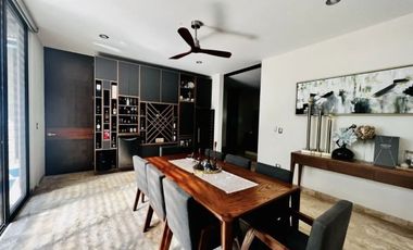 Residencia   paneles. amueblada en Privada  Yucatán Country Club  en Mérida, Yuc