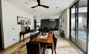 Residencia   paneles. amueblada en Privada  Yucatán Country Club  en Mérida, Yuc