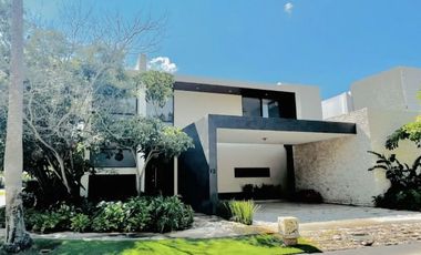 Residencia   paneles. amueblada en Privada  Yucatán Country Club  en Mérida, Yuc