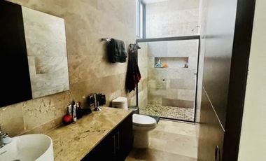 Residencia   paneles. amueblada en Privada  Yucatán Country Club  en Mérida, Yuc