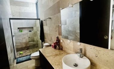 Residencia   paneles. amueblada en Privada  Yucatán Country Club  en Mérida, Yuc