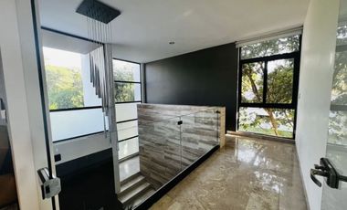 Residencia   paneles. amueblada en Privada  Yucatán Country Club  en Mérida, Yuc