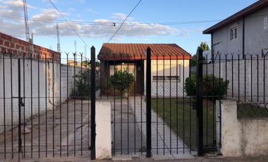 VENTA CASA 3 AMBIENTES LOTE 10x34 FCO VARELA Bosques