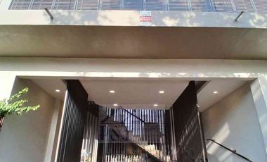 EXCELENTE CASA ESTILO TOWNHOUSE DE 3 NIVELES, EN PROVIDENCIA