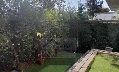 EXCELENTE CASA ESTILO TOWNHOUSE DE 3 NIVELES, EN PROVIDENCIA