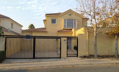 CASA EN LAS VENDIMIA SUR EN PEÑALOLEN