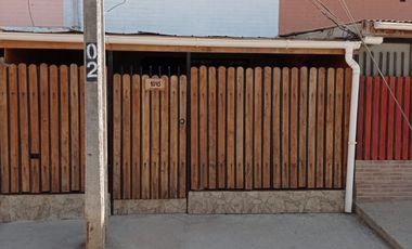 LIMACHE - SE VENDE CASA EN ANDRES BELLO, 2D Y 1B