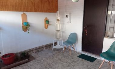 LIMACHE - SE VENDE CASA EN ANDRES BELLO, 2D Y 1B